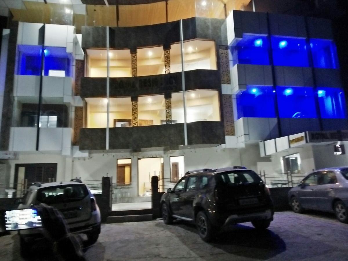 Hotel Oyo 11877 Royal Residency New Tehri Pokoj fotografie